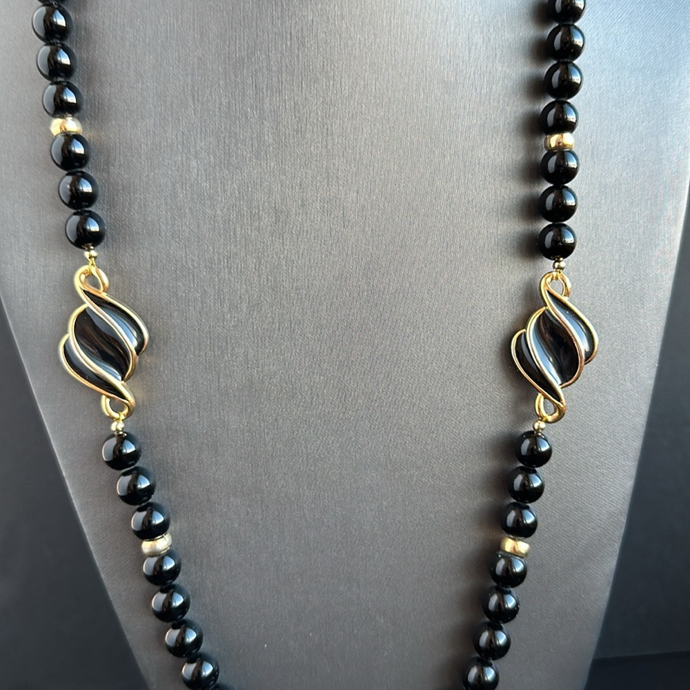 Vintage NAPIER Black Lucite Beaded Necklace w Black Enamel & Gold Tone Accents - Picture 2 of 7